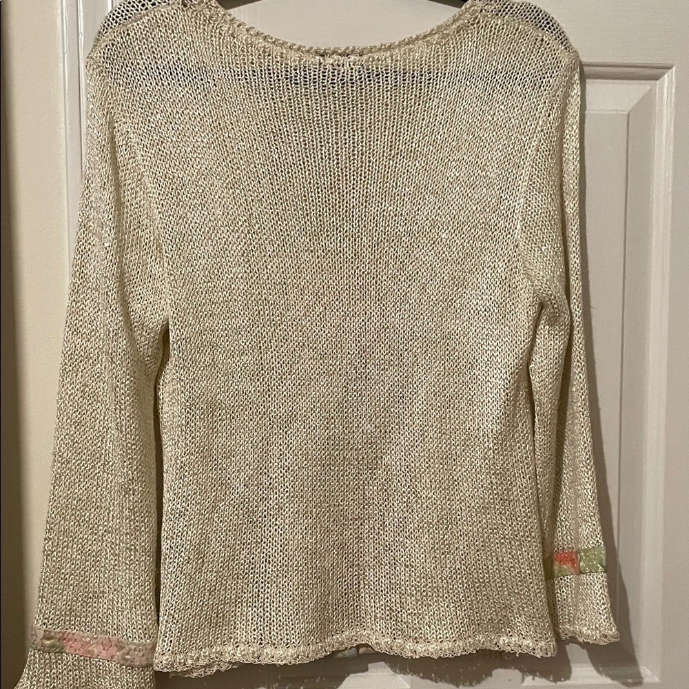 Chic Cream Cardigan with Floral Details - Picture 11 of 14